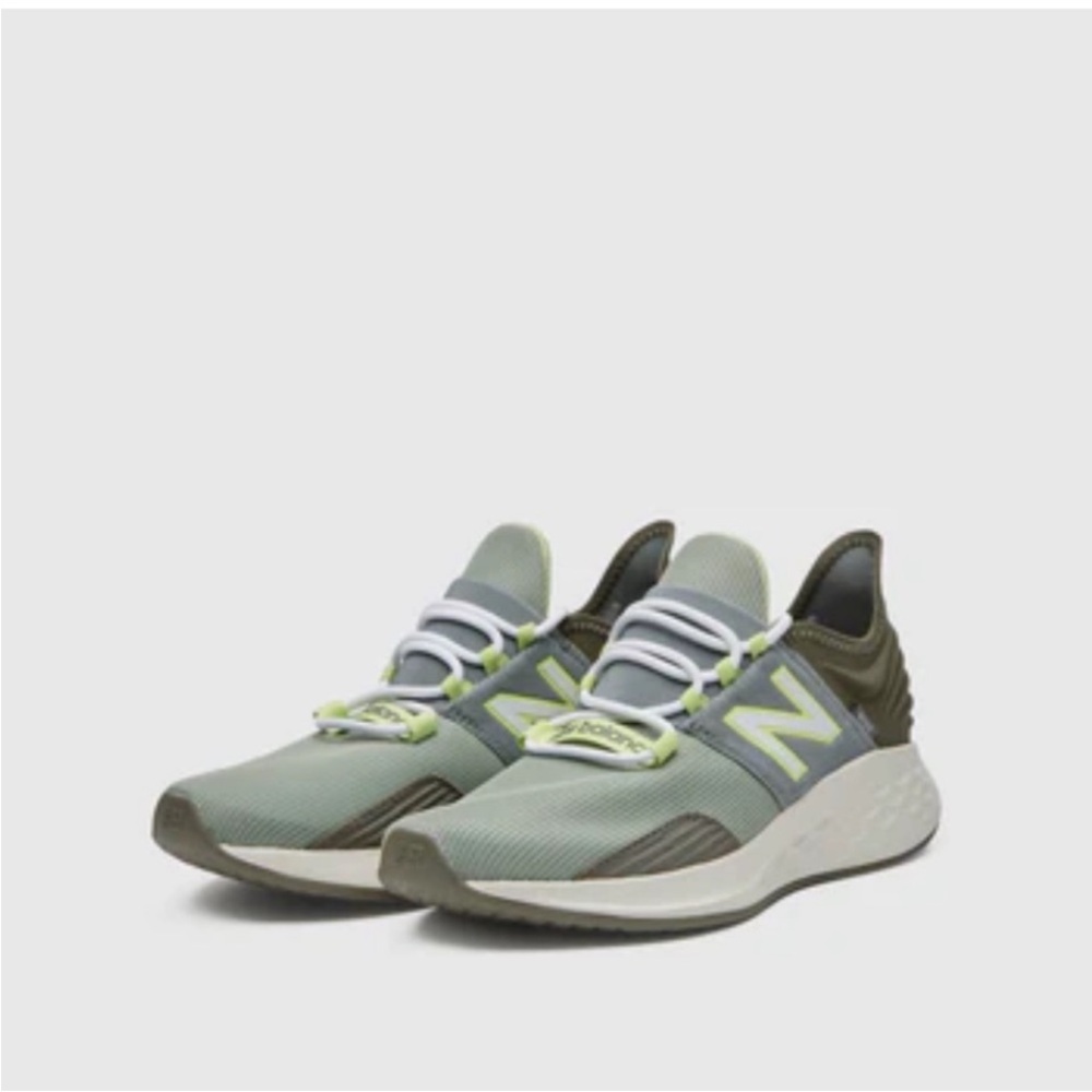 New Balance Green and Gray Athletic Shoes Sleek Design